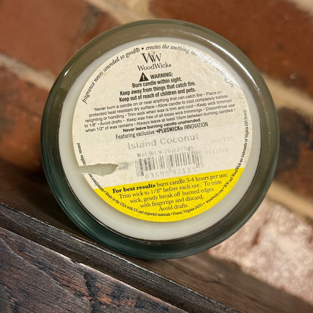 WoodWick Island Coconut Scented Candle 9.7oz Hourglass Jar CrackleWood Wick RARE - Picture 3 of 4